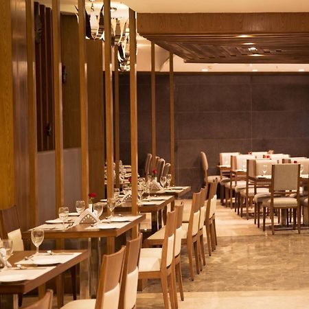 V 7 Hotel Chennai Zewnętrze zdjęcie