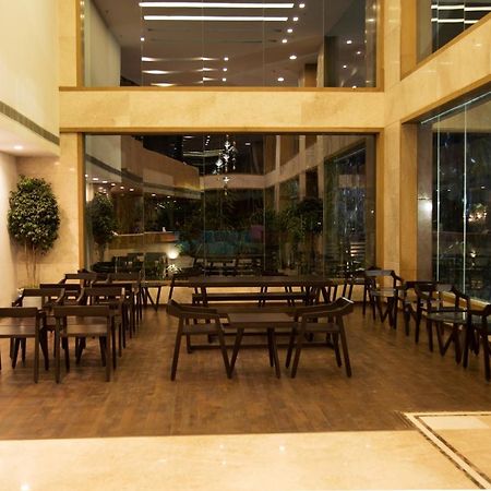 V 7 Hotel Chennai Zewnętrze zdjęcie