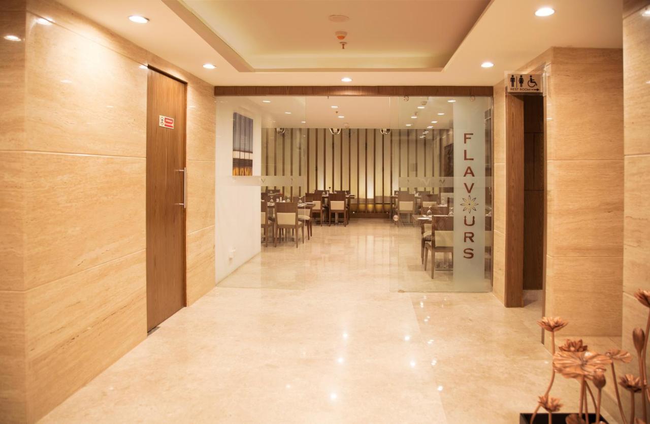 V 7 Hotel Chennai Zewnętrze zdjęcie