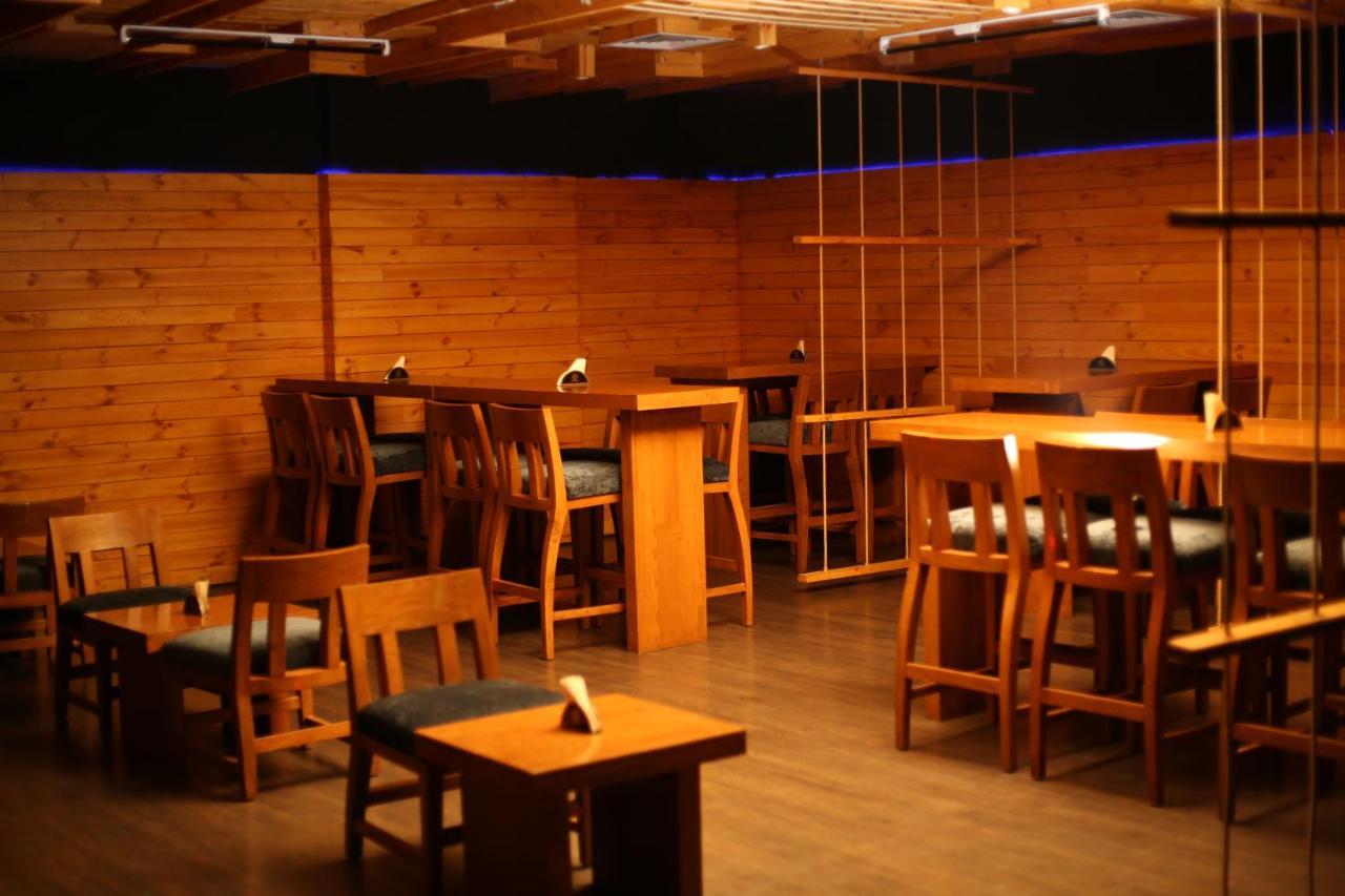V 7 Hotel Chennai Zewnętrze zdjęcie