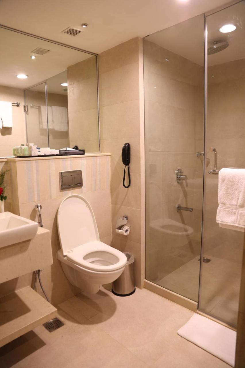 V 7 Hotel Chennai Zewnętrze zdjęcie