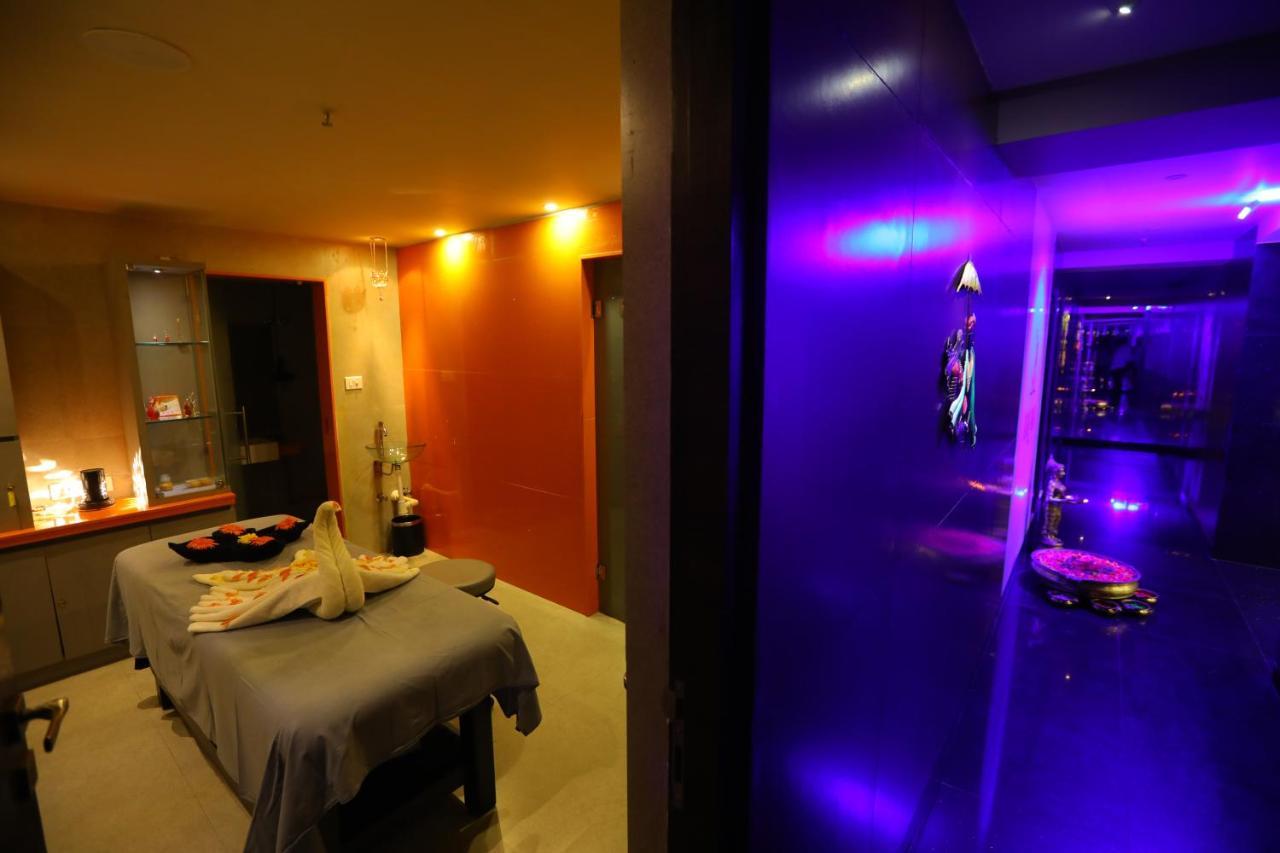 V 7 Hotel Chennai Zewnętrze zdjęcie