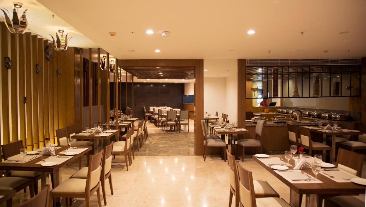 V 7 Hotel Chennai Zewnętrze zdjęcie