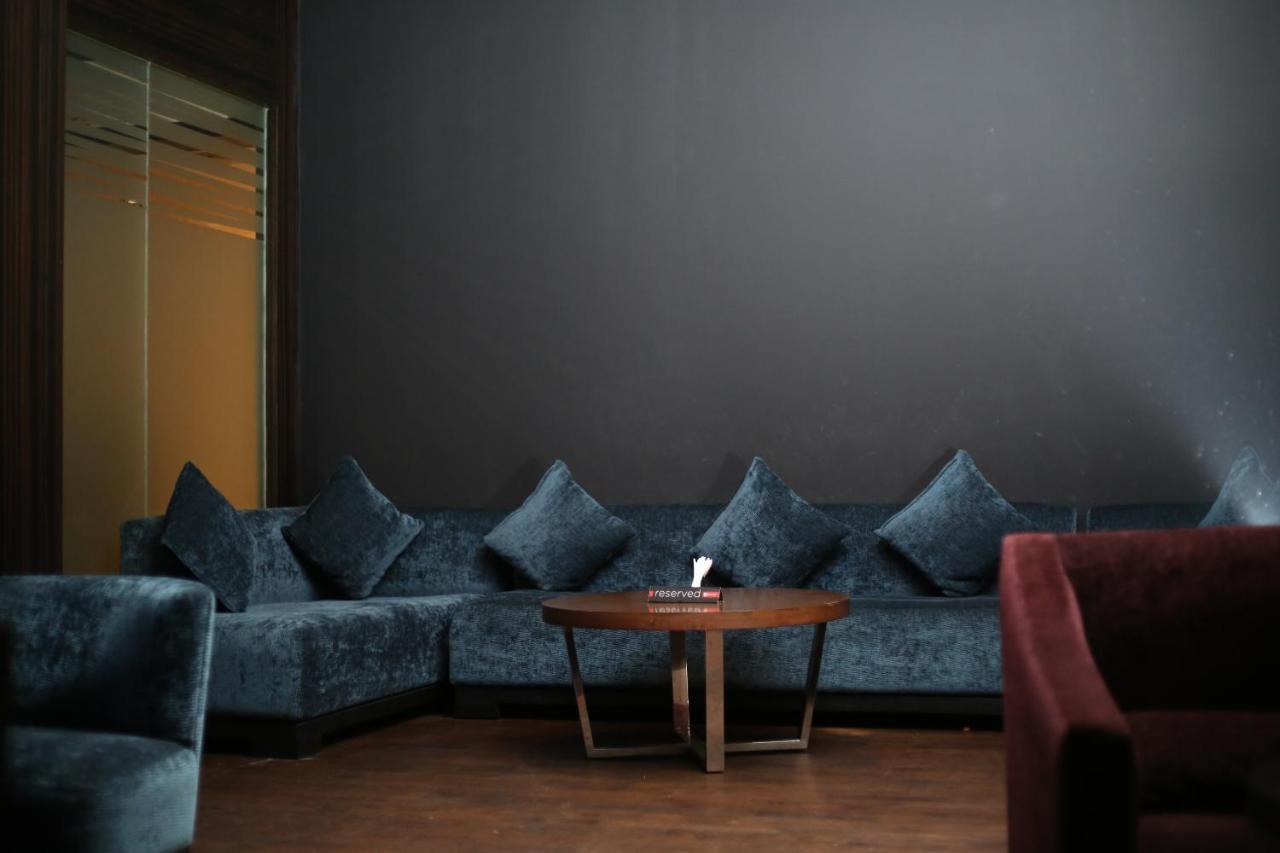 V 7 Hotel Chennai Zewnętrze zdjęcie