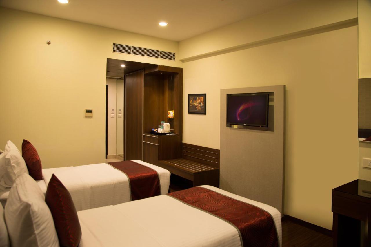 V 7 Hotel Chennai Zewnętrze zdjęcie