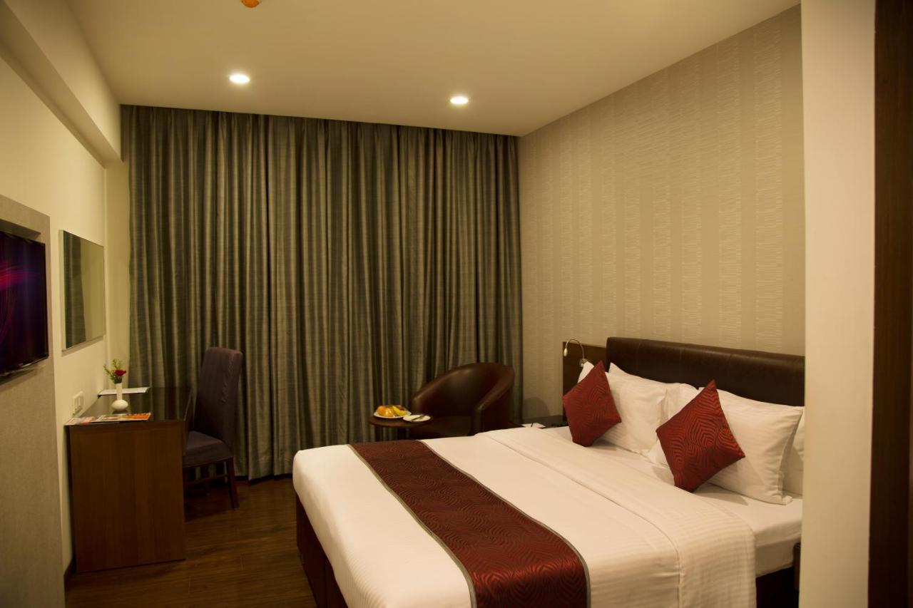 V 7 Hotel Chennai Zewnętrze zdjęcie