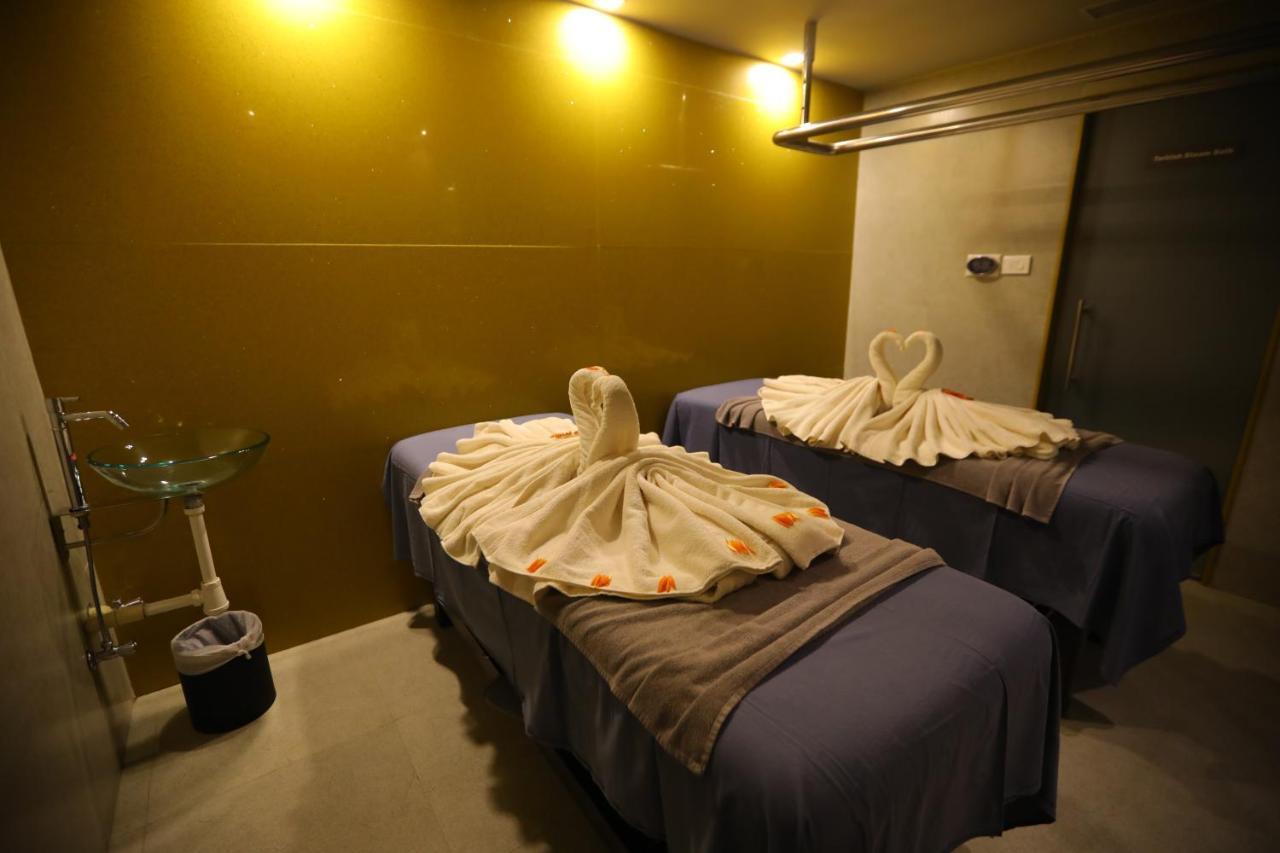 V 7 Hotel Chennai Zewnętrze zdjęcie