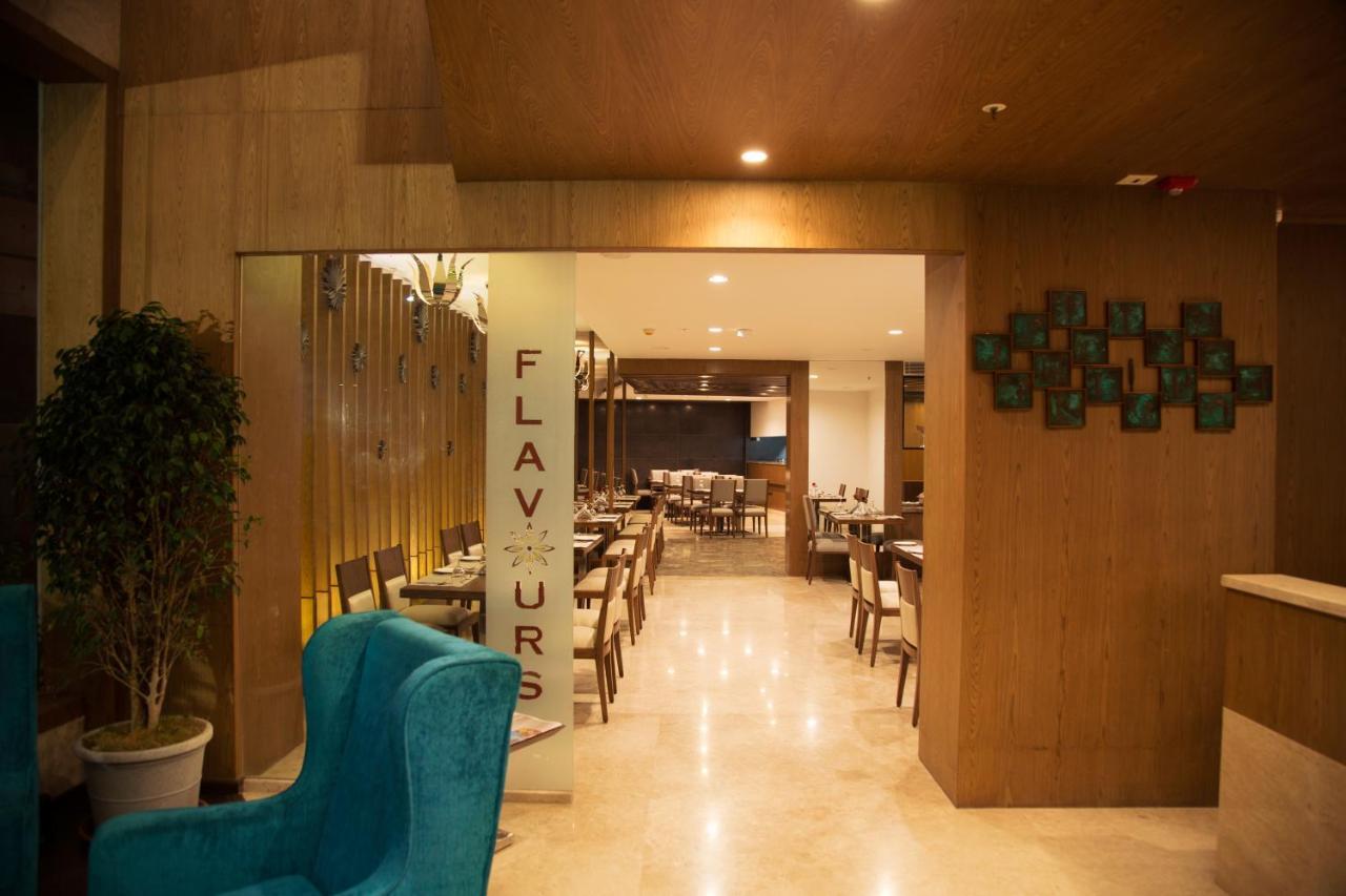 V 7 Hotel Chennai Zewnętrze zdjęcie